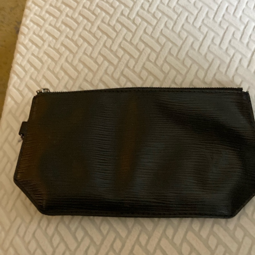 Louis Vuitton pochette in black Epi leather
